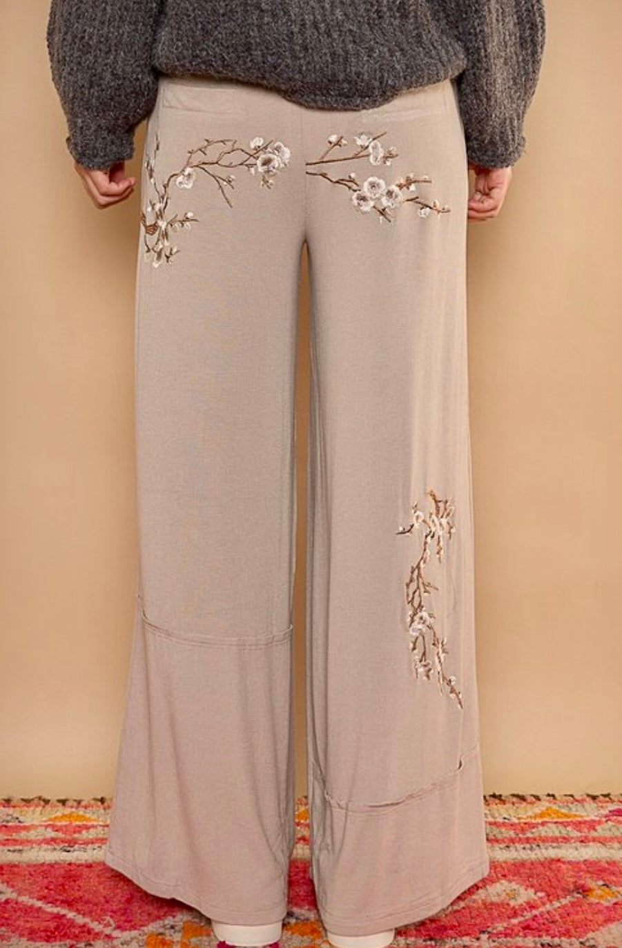Beige floral embroidery pants
